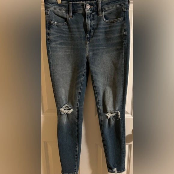 NWOT American Eagle distressed hi-rise jegging. Size 6 short - Picture 1 of 12
